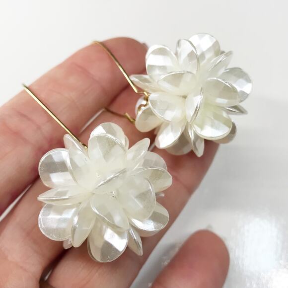 Elegant Cluster Earrings Jewelry Gift For Women White Flower Ball Drop Cluster - Picture 7 of 10